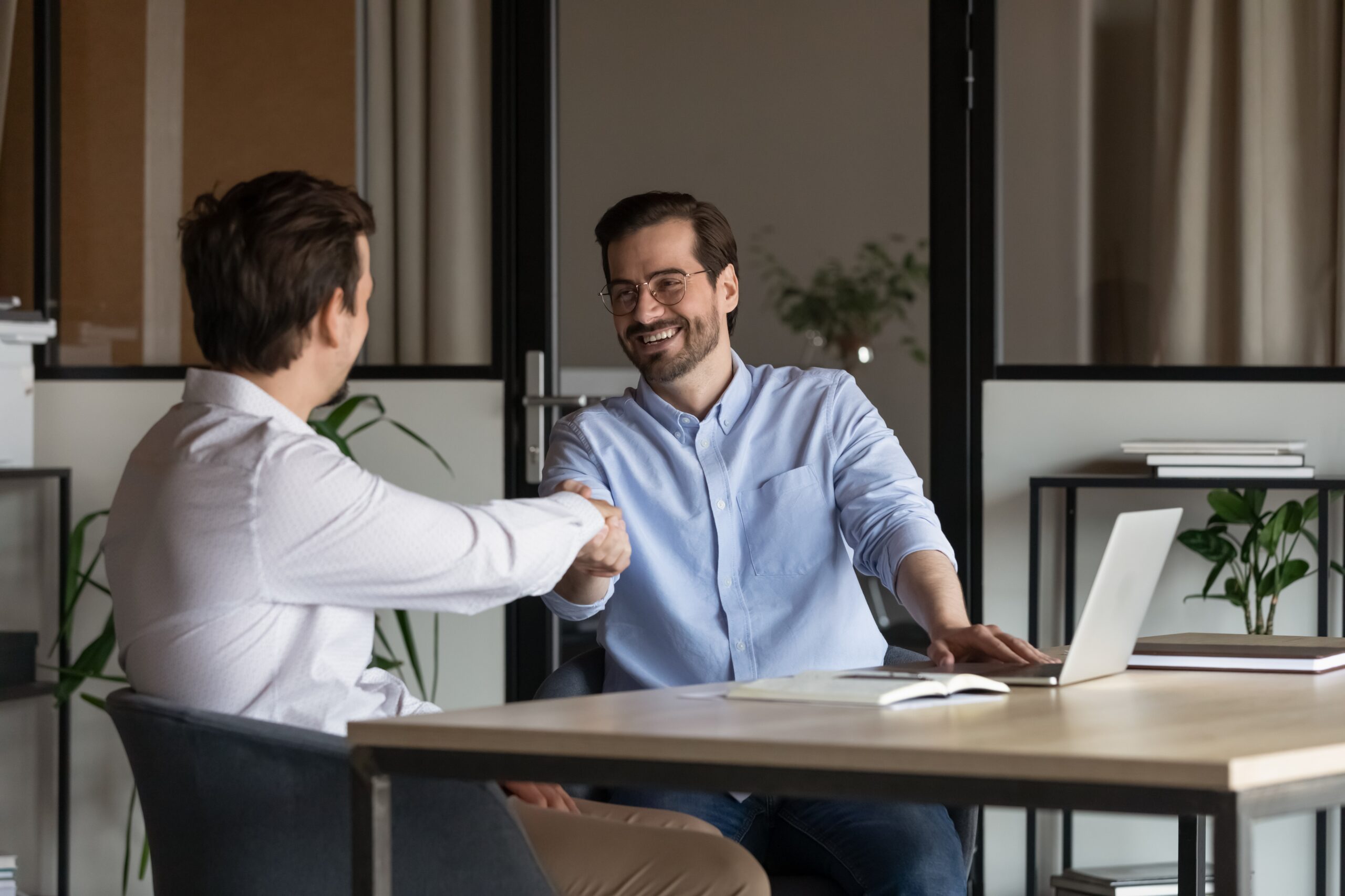 Sales Expert Job – Skills, Responsibilities, and Career Growth