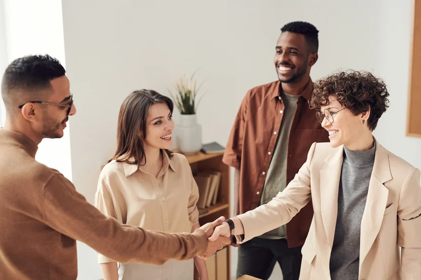 Mastering the Art of Sales Pitch Training Transforming Conversations into Conversions